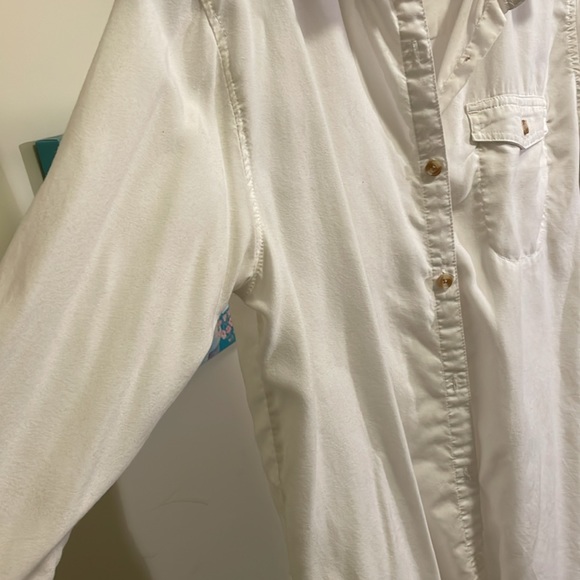 Thread and supply white button up - Picture 4 of 4